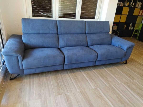 sofa lineal azul tres asientos